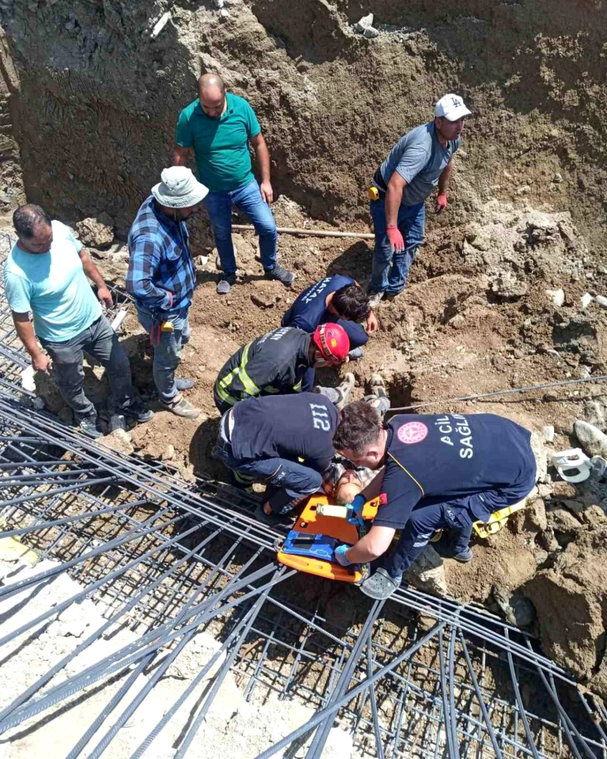 Hatay’da istinat duvarı yapımı esnasında mahsur kalan işçi kurtarıldı